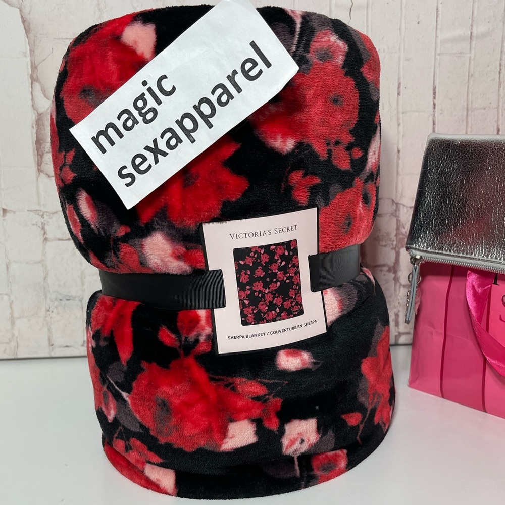 VS SHERPA BLANKET LOGO FLORAL SUPER SOFT REVERSIBLE